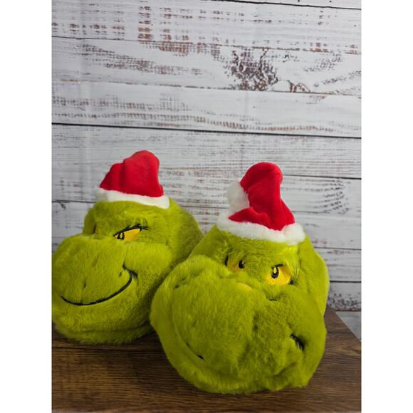 "The Grinch" men's Holiday pajama set in size Large and large slippers NWOT - Picture 2 of 8